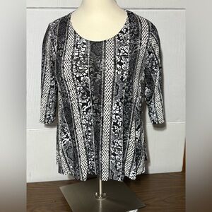 Roz&ALI WOMEN’s 2x pullover black and white top with back cut out